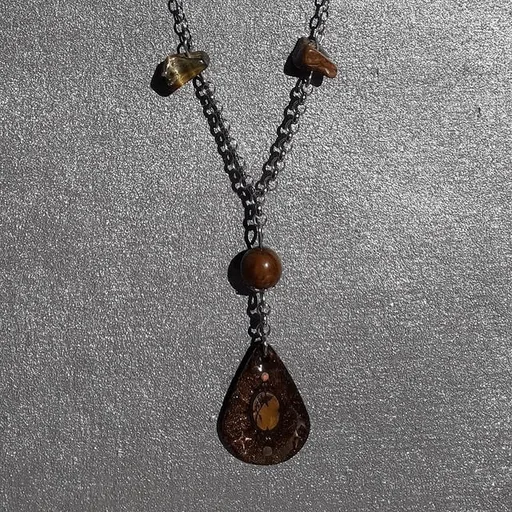Collier en acier œil de tigre et breloque unique